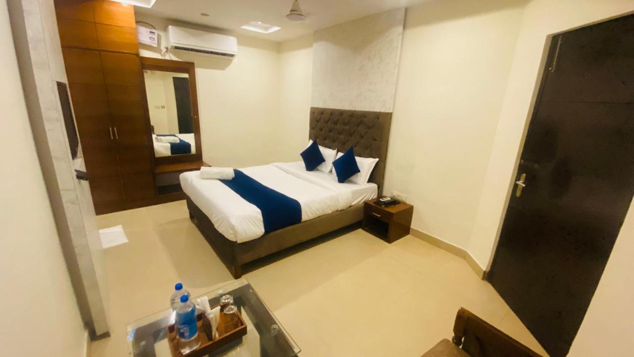Hotel Landmark Chandīgarh Eksteriør billede
