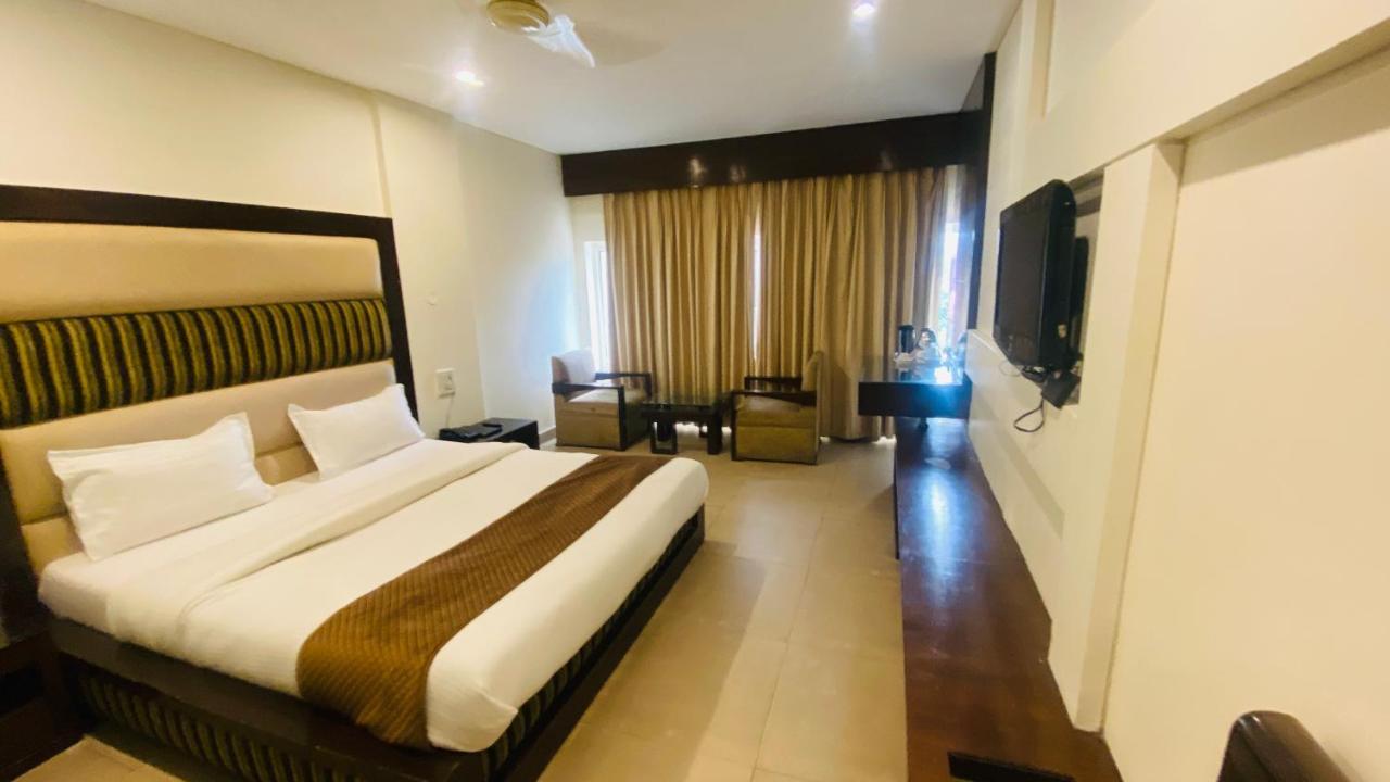 Hotel Landmark Chandīgarh Eksteriør billede