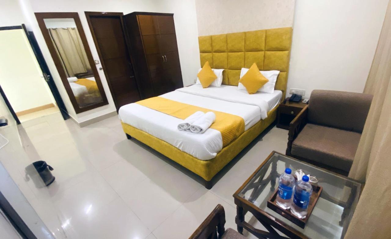 Hotel Landmark Chandīgarh Eksteriør billede