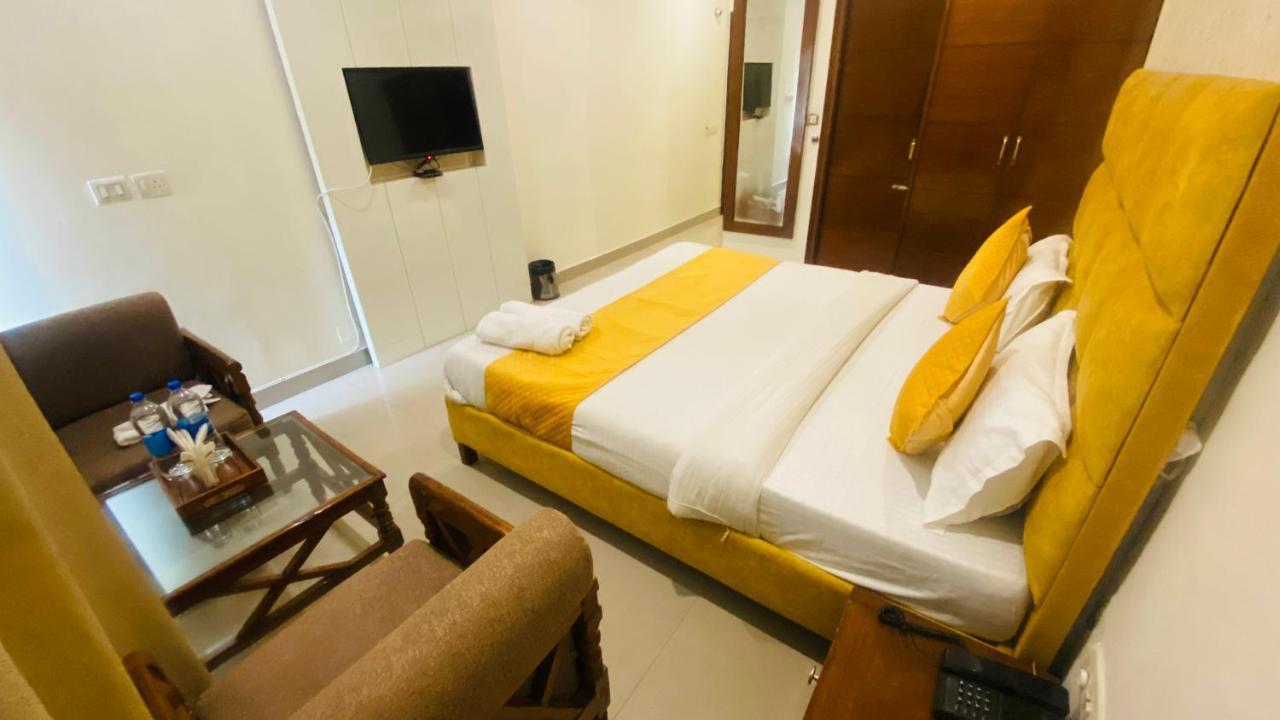 Hotel Landmark Chandīgarh Eksteriør billede
