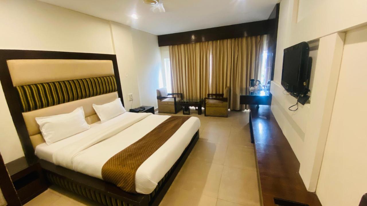 Hotel Landmark Chandīgarh Eksteriør billede