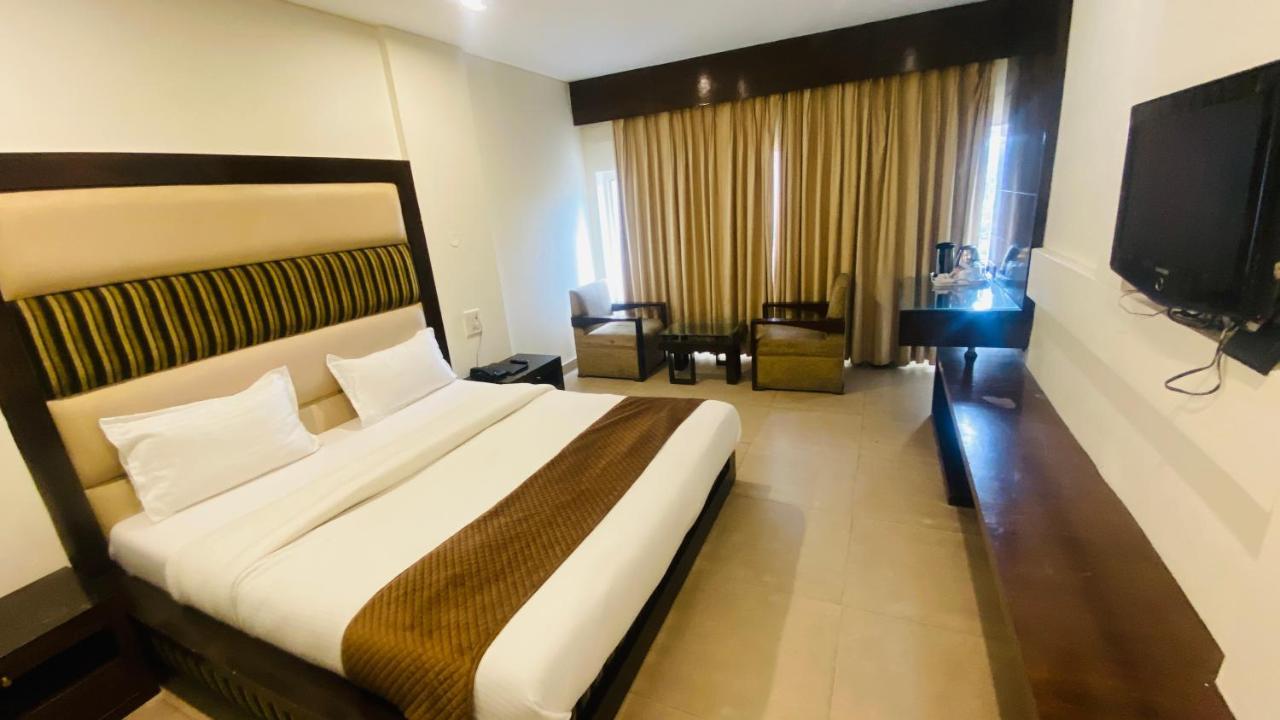 Hotel Landmark Chandīgarh Eksteriør billede