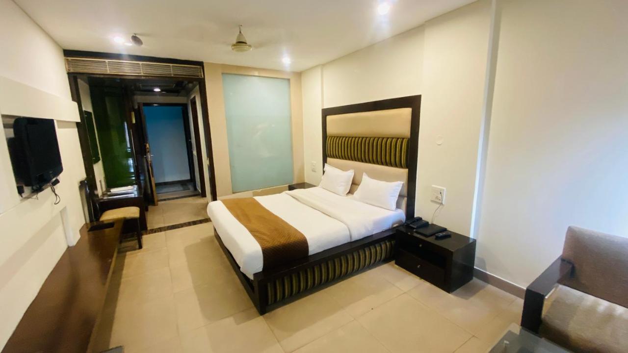 Hotel Landmark Chandīgarh Eksteriør billede