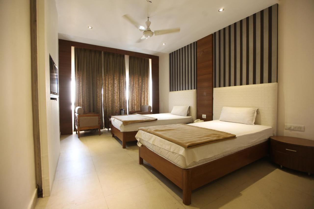 Hotel Landmark Chandīgarh Eksteriør billede