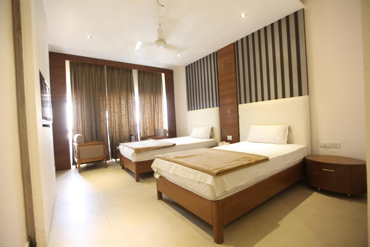 Hotel Landmark Chandīgarh Eksteriør billede