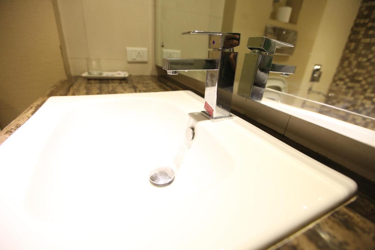 Hotel Landmark Chandīgarh Eksteriør billede